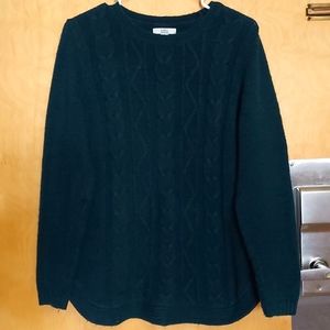 Sweater is by croft & barrow in a size Large in a dark green color.